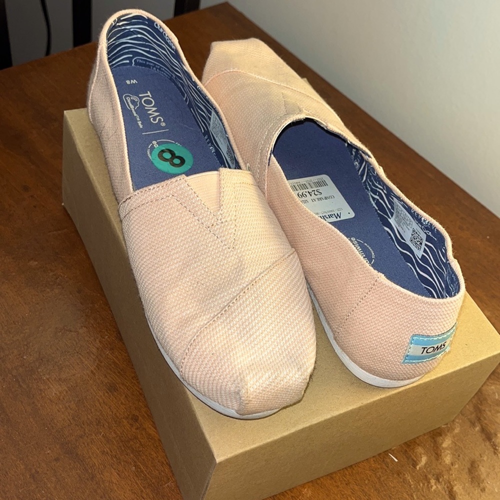 Light pink, size 8